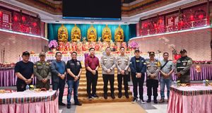 Kapolres Metro Jakarta Utara Pantau Pengamanan Ibadah Malam Imlek di Ancol