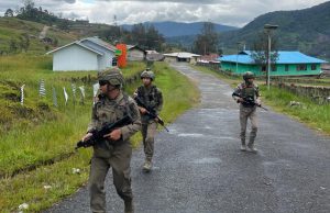 Berikan Rasa Aman bagi Masyarakat di Distrik Sinak Satgas Damai Cartenz Intensifkan Patroli