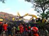 Gunungan Sampah Longsor di TPST Bantargebang, Tiga Orang Meninggal Dunia