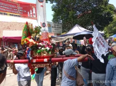 Pengamanan Kirab Toa Pek Kong dalam Perayaan Imlek di Vihara Darma Rahayu Indramayu