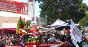 Pengamanan Kirab Toa Pek Kong dalam Perayaan Imlek di Vihara Darma Rahayu Indramayu