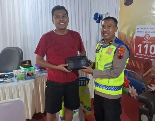 Dompet Pemudik Hilang di Rest Area 338A Pekalongan Ditemukan, Petugas Posyan Sigap Kembalikan ke Pemilik