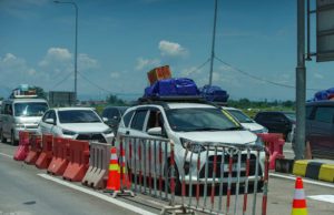 Pemudik: Pak Polisi, I Love You! Pemudik Apresiasi One Way Nasional di Jalur Tol Trans Jawa