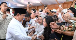 Kisah Haru dan Bahagia Warga Bertemu Presiden Prabowo Ketika Berlebaran di Istana Merdeka