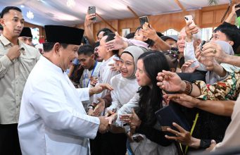 Kisah Haru dan Bahagia Warga Bertemu Presiden Prabowo Ketika Berlebaran di Istana Merdeka