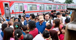 Tangis Haru dan Harapan Warga Pecah di Bantaran Rel Ketika Presiden Presiden Prabowo Mendadak Berkunjung ke Senen
