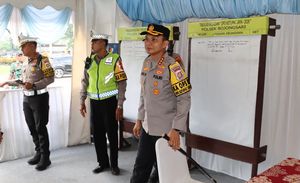 Kapolres Metro Depok Tinjau Pos Pam dan Pos Yan, Pastikan Pemudik Terlayani Maksimal
