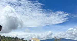 Satgas Damai Cartenz Gelar Patroli Humanis dan Pelayanan Kesehatan di Sinak