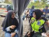 Polwan Dampingi Keluarga Korban Kecelakaan Kereta di Bekasi Timur