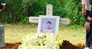 Penghormatan Terakhir kepada Kombes Michael Mumbunan di Taman Makam Kemuliaan Polri Cikeas