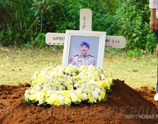 Penghormatan Terakhir kepada Kombes Michael Mumbunan di Taman Makam Kemuliaan Polri Cikeas