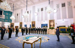 Presiden Prabowo Lantik Hanif Faisol Nurofiq, Mohammad Jumhur Hidayat, dan Hasan Nasbi