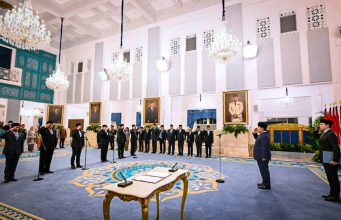 Presiden Prabowo Lantik Hanif Faisol Nurofiq, Mohammad Jumhur Hidayat, dan Hasan Nasbi