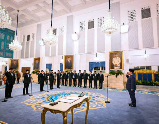 Presiden Prabowo Lantik Hanif Faisol Nurofiq, Mohammad Jumhur Hidayat, dan Hasan Nasbi