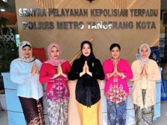 Polwan Berkebaya Layani Warga di Polda Metro Jaya dalam Rangka Hari Kartini