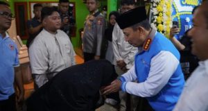 Kapolri Takziah ke Rumah Duka Korban Penyiraman Air Keras di Tambun Bekasi