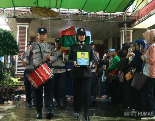 Gugur Dalam Tugas, Kapolda Hadiri Upacara Pemakaman Bripka Anumerta Arya Supena
