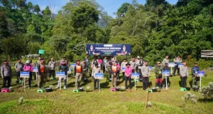 Polda Jabar Bersihkan Gunung Gede, Lima Ton Sampah Diangkut dan Elang Dilepasliarkan