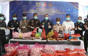 Perdagangan Ilegal Bawang Putih dari Jalur Tikus Perbatasan Malaysia Dimusnahkan
