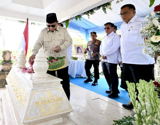 Presiden Prabowo Berziarah ke Makam Marsinah