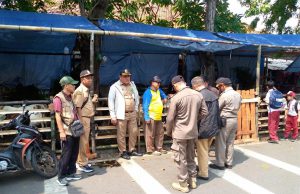 Gubernur Pramono Larang Pedagang Hewan Kurban Berdagang di Trotoar