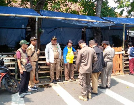 Gubernur Pramono Larang Pedagang Hewan Kurban Berdagang di Trotoar