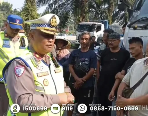 Korlantas Edukasi Sopir Truk untuk Hindari Berhenti di Bahu Jalan Tol