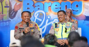Polri Salurkan Bansos untuk 550 Ojol di Tugu Proklamasi Jakarta