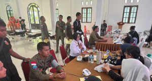 Sambut HUT Bhayangkara ke-80, Personel Damai Cartenz Partisipasi Giat Donor Darah di Polres Nabire