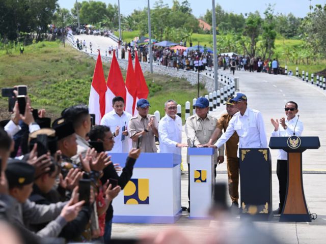 Presiden-Prabowo-Resmikan-1.151-Kilometer-Jalan-Daerah-di-37-Provinsi-Perkuat-Konektivitas-hingga-Pelosok-Indonesia-1024x768