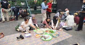 Polisi Kawal Kebebasan Berpendapat Secara Humanis pada Aksi Kritik Program MBG di Depan DPRD Jateng