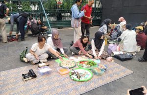 Polisi Kawal Kebebasan Berpendapat Secara Humanis pada Aksi Kritik Program MBG di Depan DPRD Jateng