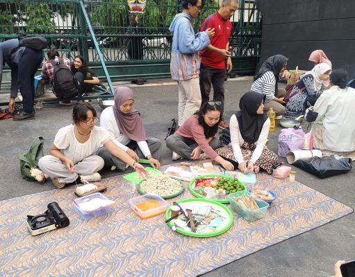 Polisi Kawal Kebebasan Berpendapat Secara Humanis pada Aksi Kritik Program MBG di Depan DPRD Jateng