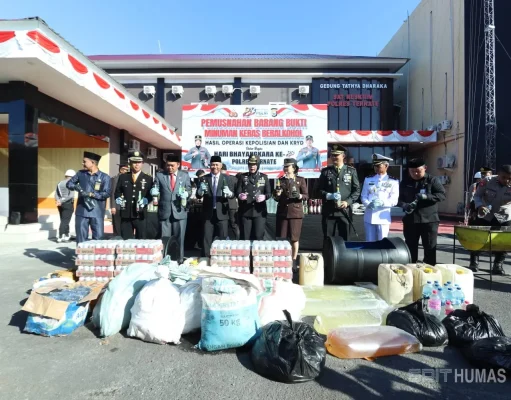 Belasan Ribu Botol Miras Ilegal dan Ganja Dimusnahkan Sambut Hari Bhayangkara ke-80 di Ternate