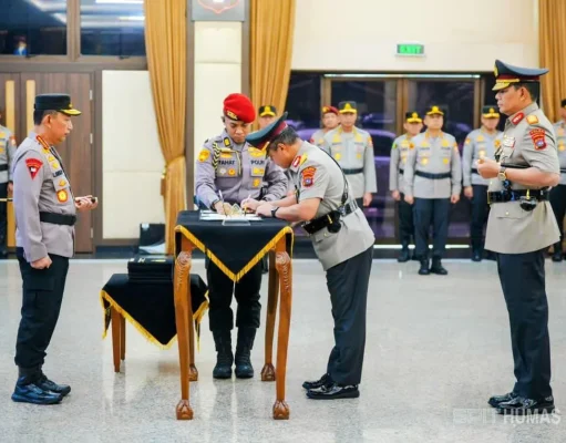 Kapolri Pimpin Pelantikan dan Sertijab Enam Kapolda Jajaran
