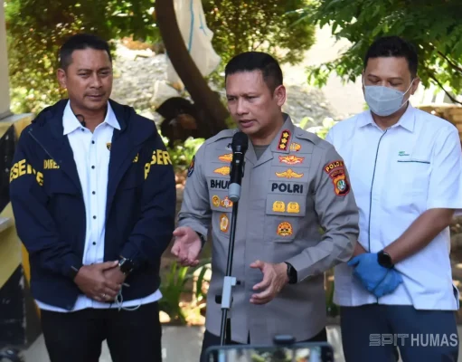 Pelimpahan Tersangka Don Ritto beserta Barbuk ke Kejaksaan Dikawal Pengamanan Ketat
