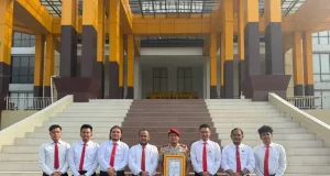 8 Personel Polres Kampar Diganjar Penghargaan