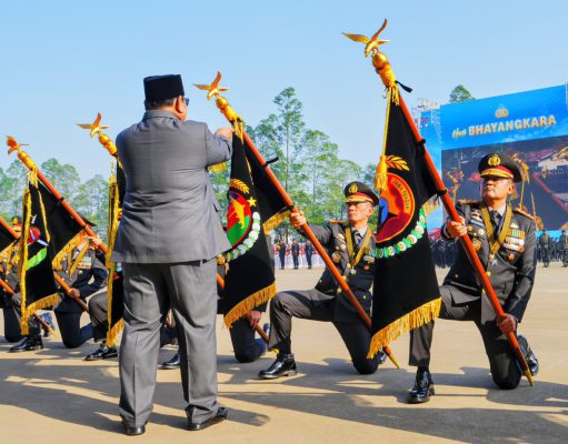 Kapolda Lampung Irjen Pol Helfi Assegaf Terima Penghargaan Nugraha Sakanti pada HUT Bhayangkara ke-80