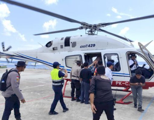 Lansia Korban Reruntuhan dan Ibu Hamil Warga Palue di Evakuasi Polisi Lewat Udara