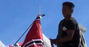 Sosok Anggota Polri yang Selamatkan Bendera Merah Putih di Tengah Kericuhan Aksi Damai Aceh