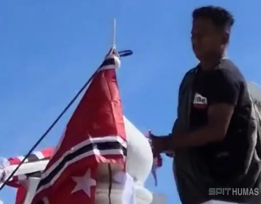 Sosok Anggota Polri yang Selamatkan Bendera Merah Putih di Tengah Kericuhan Aksi Damai Aceh