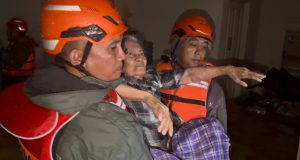 Polda Sumbar Gerak Cepat Evakuasi Warga Terdampak Banjir di Padang