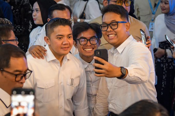 WhatsApp-Image-2026-08-11-at-13.19.40 Sekretaris Kabinet (Seskab) Teddy Indra Wijaya menghadiri dan membuka langsung kickoff pelaksanaan program Program Magang Nasional Tahun 2026 ini di Kementerian Ketenagakerjaan, Jakarta, Selasa, 11 Agustus 2026.