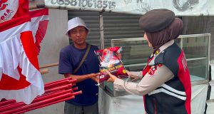 Den Turangga Ditpolsatwa Polri Salurkan Bantuan Beras untuk Warga Kelapa Dua, Tebar Kebaikan di Pagi Hari