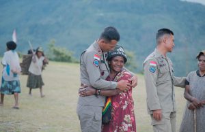 Satgas Operasi Damai Cartenz-2026 Tinggalkan Kenangan Kekeluargaan di Kiwirok setelah 8 Bulan Berdinas