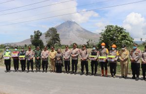 Gunung Sinabung Berstatus Siaga, 176 Personel Polri Dikerahkan untuk Layani dan Lindungi Masyarakat