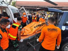 Polri Evakuasi Jenazah Korban KM Virgo Transport 8 dengan Helikopter 30 Mil Laut Dari Darat