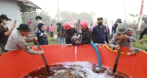 Polda Kalsel Uji Cara Baru Padamkan Karhutla Gambut, Bara Api Disuntik dari Dalam Tanah