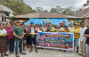 Wakapolda Sulut Salurkan 500 Paket Bantuan untuk Warga Terdampak Gempa Flores