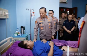 Kapolda Metro Jaya Besuk Tiga Polisi yang Cedera Saat Bertugas di RS Polri